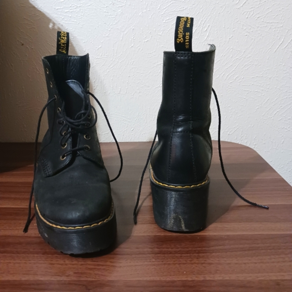 Dr. Martens Shriver HI Boots
